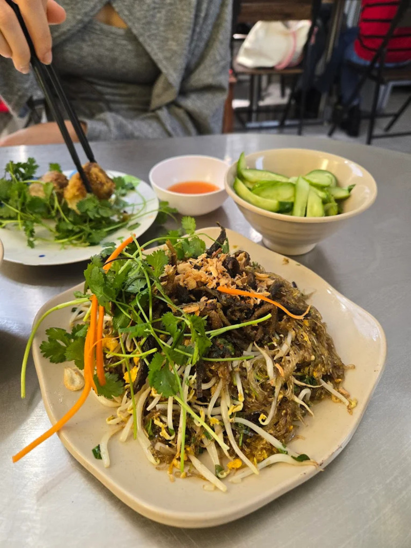 Eel vermicelli in Hanoi: The warmth of the old town in each vermicelli strand 9