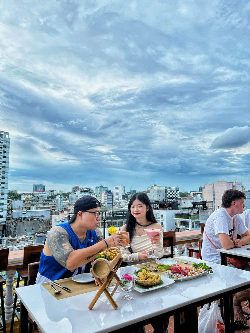 The View Rooftop Bar, Hoi An space in the heart of Saigon magnificent 5
