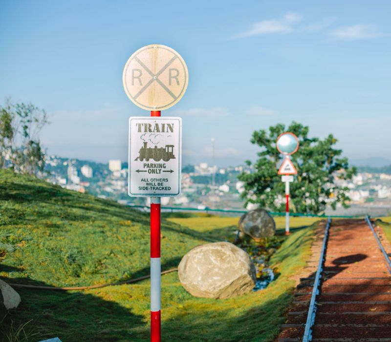 Memory Station: Discover the miniature European village 4