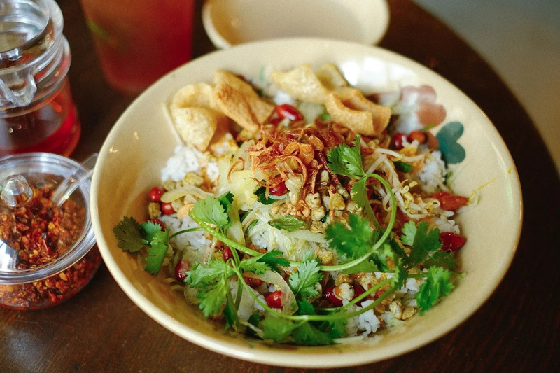 Top 10 delicious mussel rice shops in the heart of Saigon 11