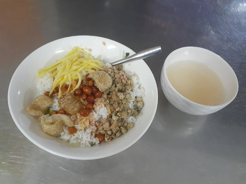 Top 10 delicious mussel rice shops in the heart of Saigon 4