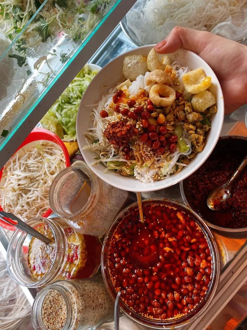 Top 10 delicious mussel rice shops in the heart of Hue in the heart of Saigon 6