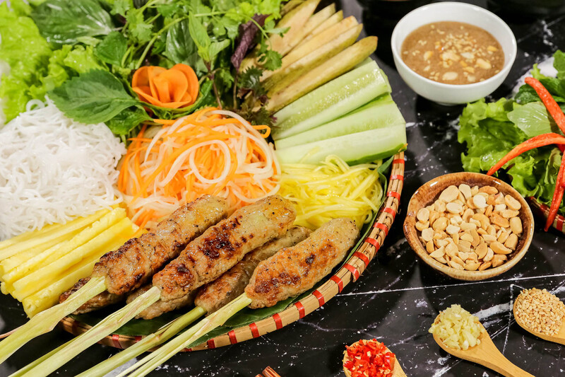 Enjoy the full flavor of the ancient capital with 10 attractive Hue specialties 7