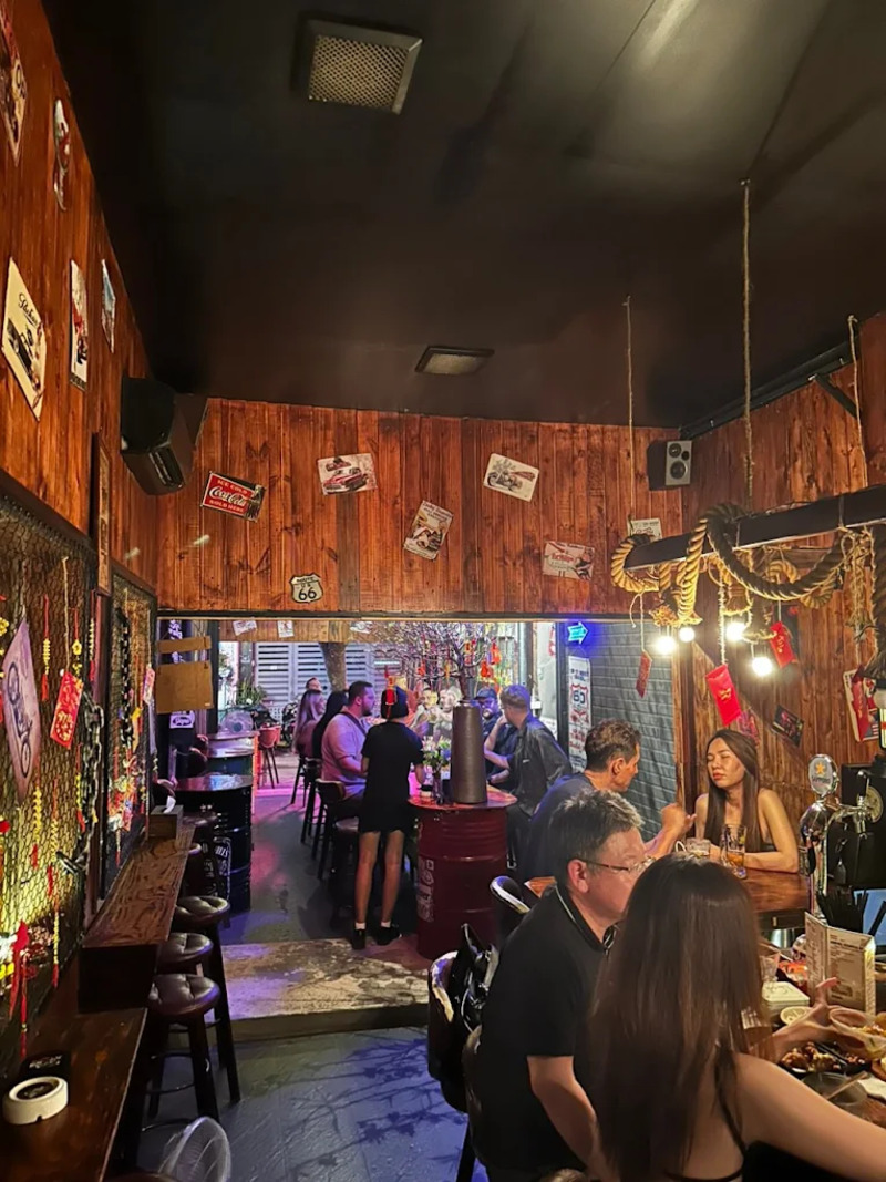 Top 10 Pub Saigon shop for people to 'drink' to discover 4