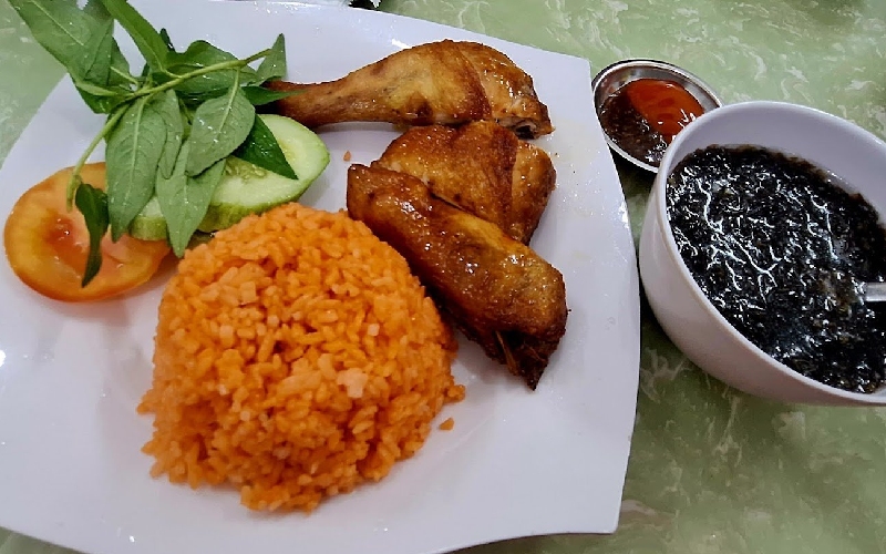 Attendance of 15 Saigon Chicken Rice Restaurant makes diners fascinated 6
