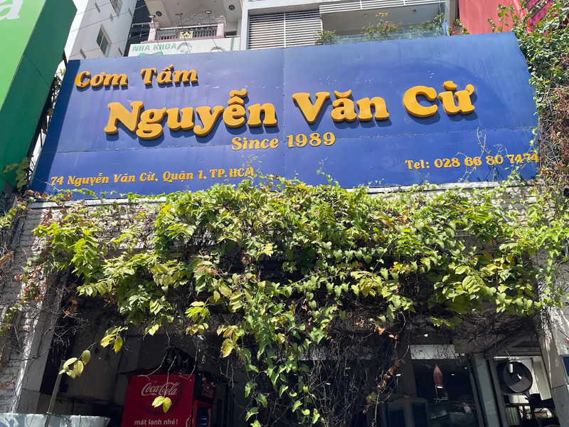 Nguyen Van Cu broken rice is expensive to cut into pieces in Saigon 2