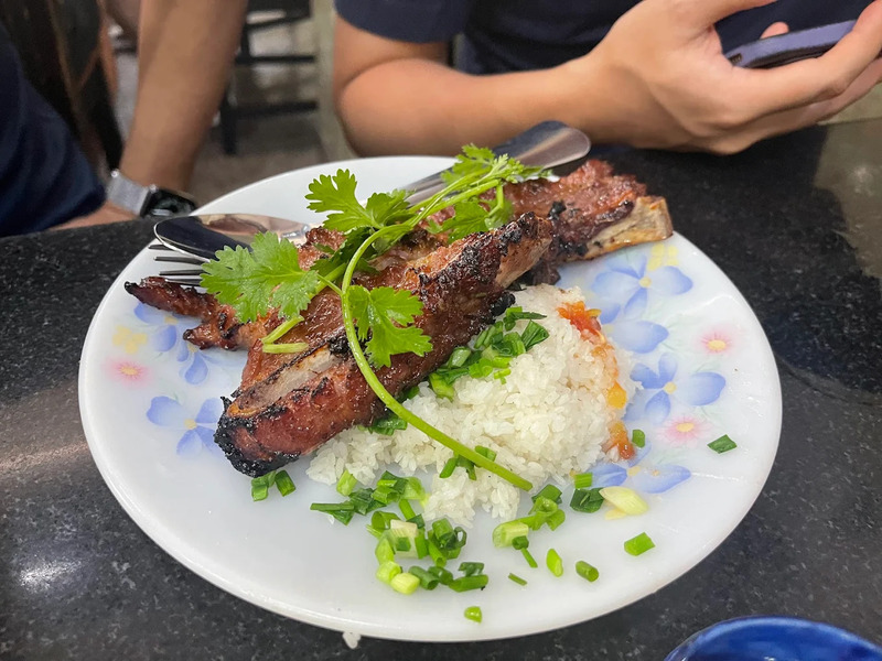 Nguyen Van Cu broken rice is expensive to cut into pieces in Saigon 3