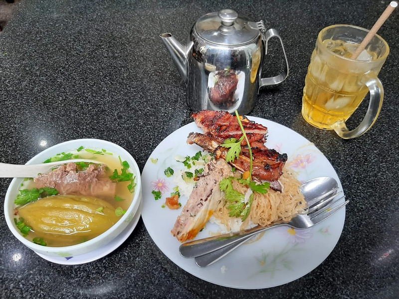 Nguyen Van Cu broken rice is expensive to cut into pieces in Saigon 10