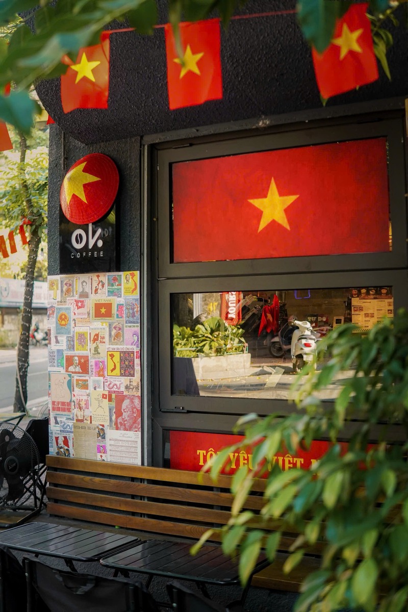 Check-in 8 Hanoi cafe brilliant red flag with yellow stars on September 2