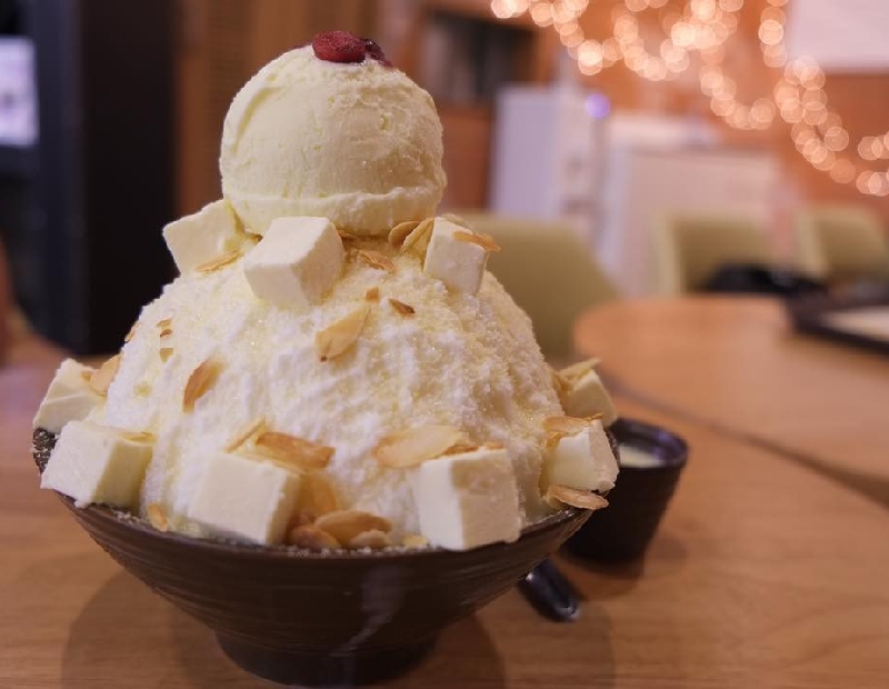 Top 8 Bingsu shop in District 1 cooled the summer day 8