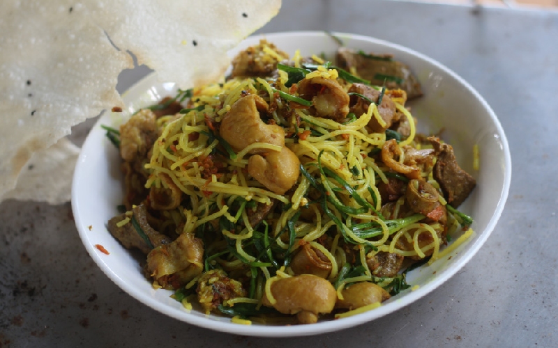 Top 10 stir -fried vermicelli shops in Danang turmeric to grab customers 8