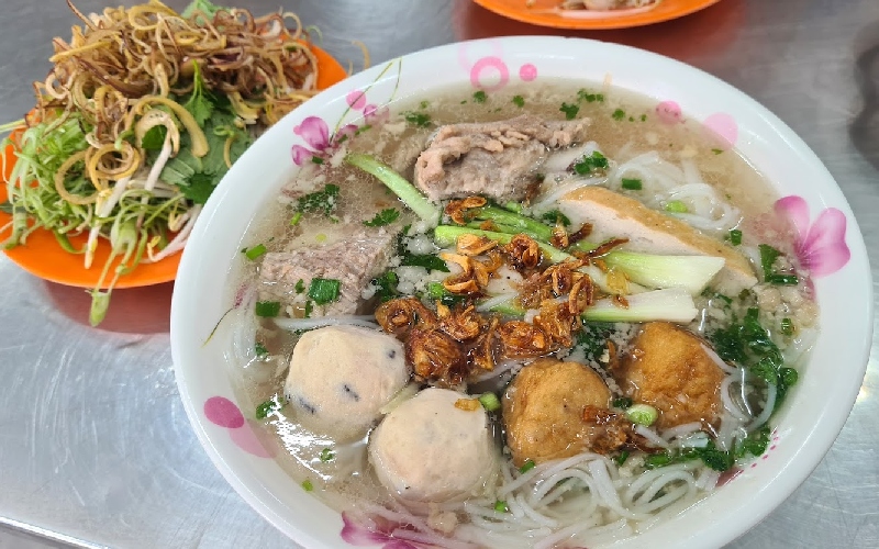 Top 10 vermicelli shops growing in Saigon retain the traditional flavor 2