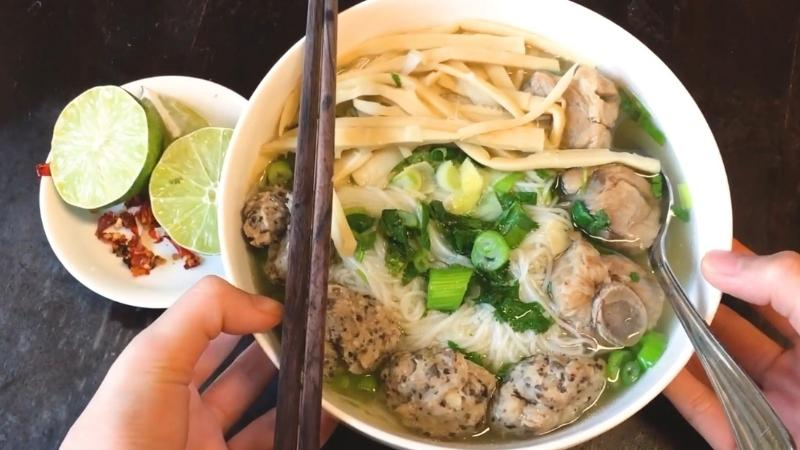 Top 10 vermicelli shops growing in Saigon retain the traditional flavor 6
