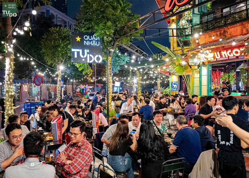 17 Free pub facilities in Hanoi with unique space 7