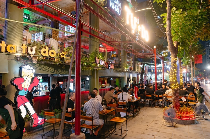 17 Free pubs in Hanoi with unique space 14
