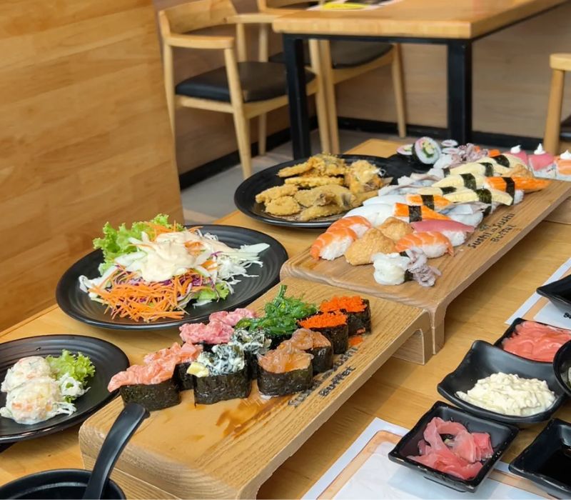 Discover the top of the famous District 1 Sushi restaurant 8