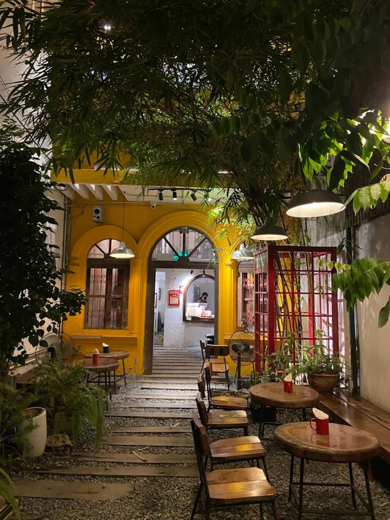 Tiny Post Cafe: Quiet vintage cafe in the heart of the capital 6