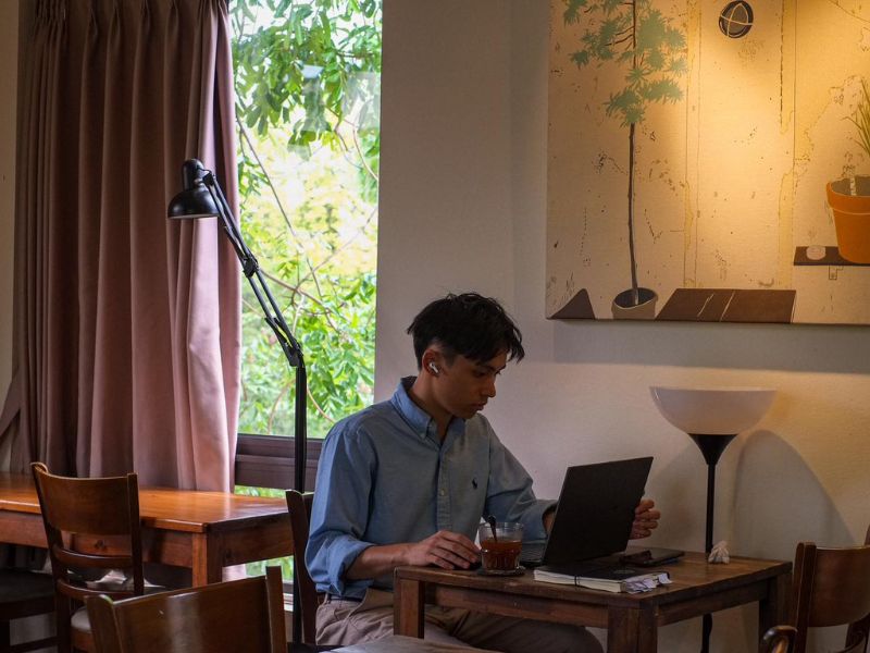 Tranquil Books & Coffee: Café - Vintage style library 8