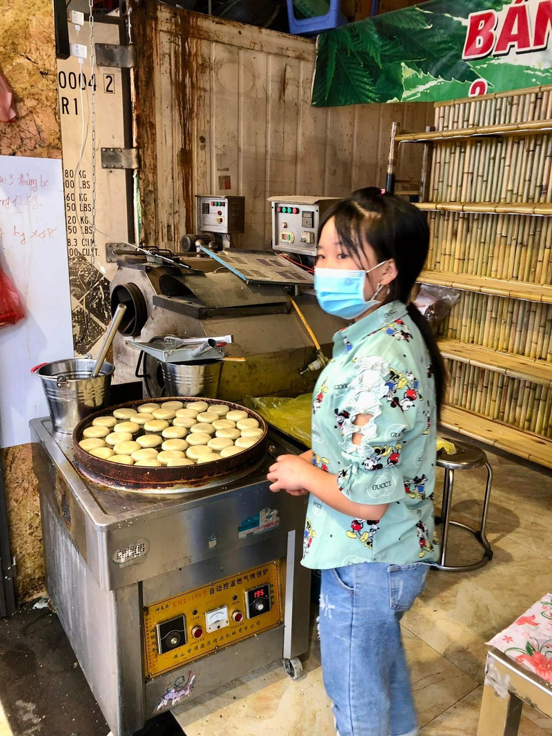 Chestnut cake is a gift with the most unforgettable aftertaste in Sapa 8