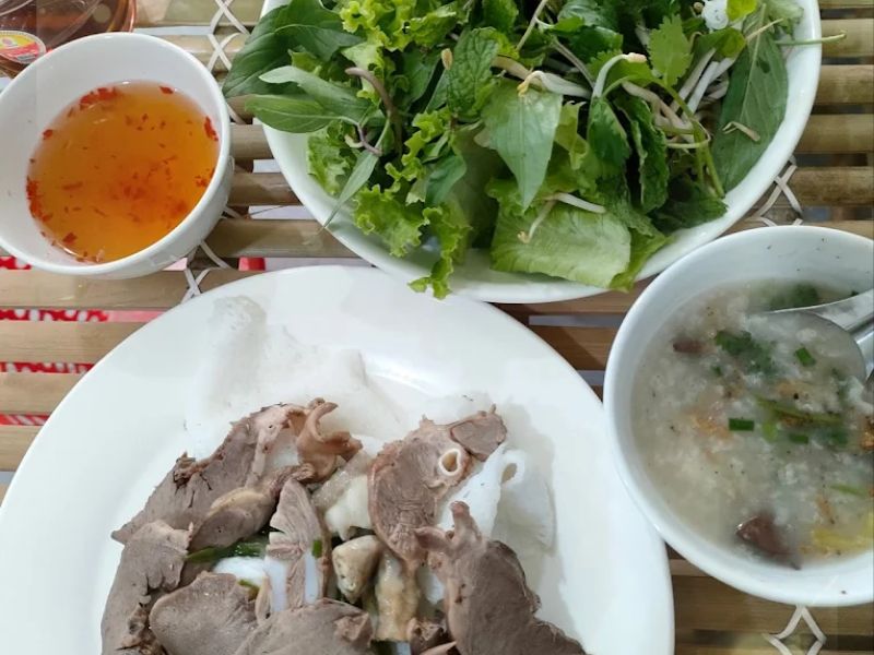 10 delicious and cheap pork intestine banh hoi shops in Ho Chi Minh City 6