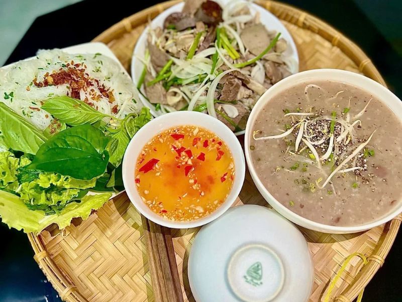 10 delicious and cheap pork intestine banh hoi shops in Ho Chi Minh City 7