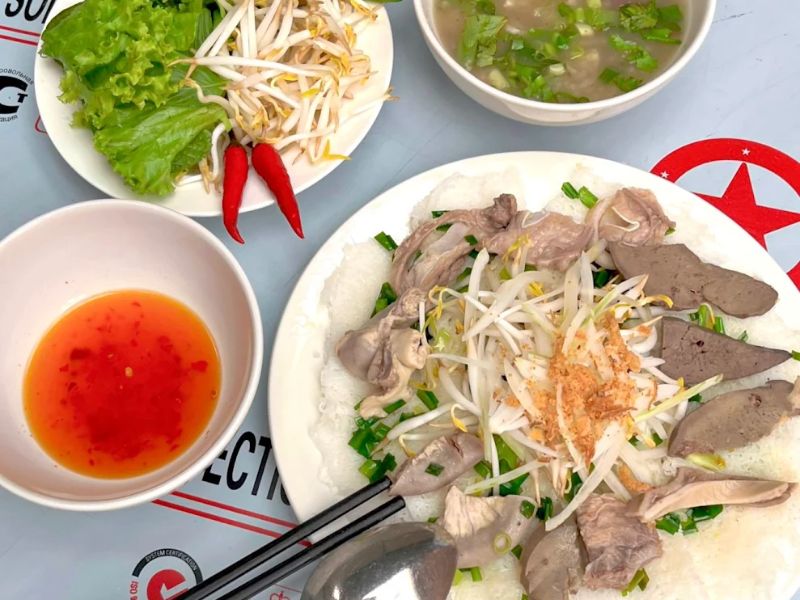 10 delicious and cheap pork intestine banh hoi shops in Ho Chi Minh City 5