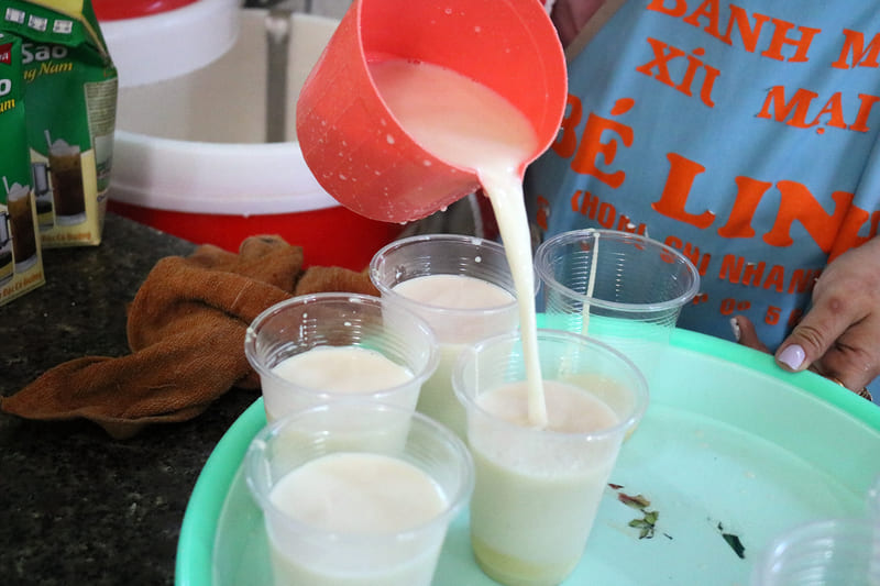 4 famous delicious Hoang Dieu banh mi shops, affordable prices 3