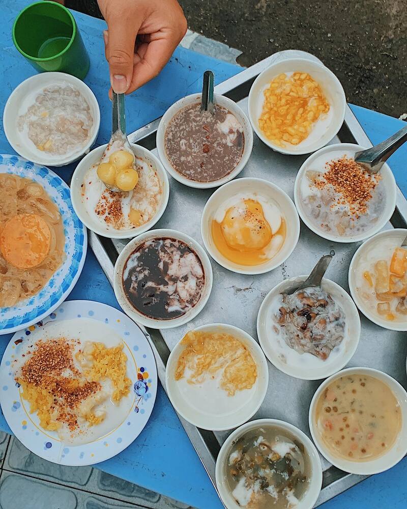 Review of Khanh Vy dessert tray with 16 dishes over 50 years old in District 10 2