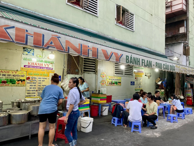 Review of Khanh Vy sweet soup with 16 dishes over 50 years old in District 10 3