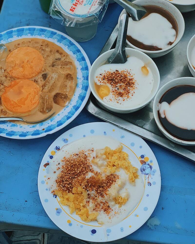 Review of Khanh Vy dessert tray with 16 dishes over 50 years old in District 10 4