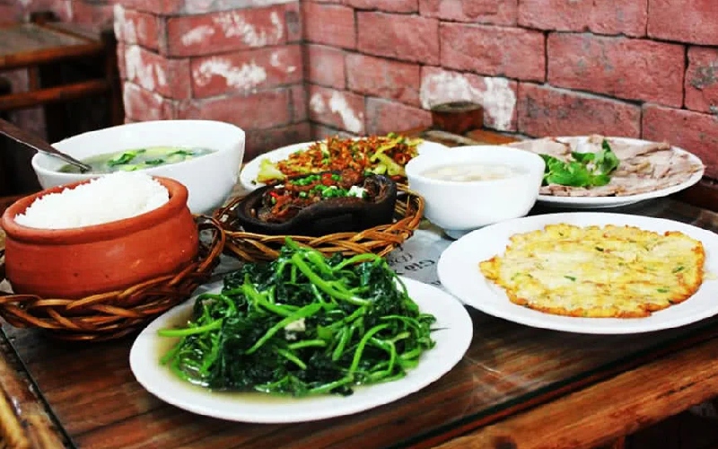 Top 10 addresses for delicious Vietnamese-style clay pot rice in District 1 3