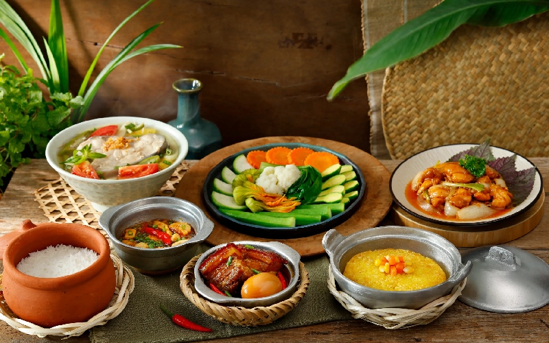 Top 10 addresses for delicious Vietnamese-style clay pot rice in District 1 4