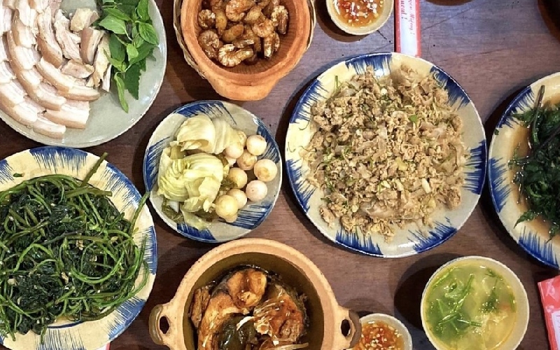 Top 10 addresses for delicious Vietnamese-style clay pot rice in District 1 5