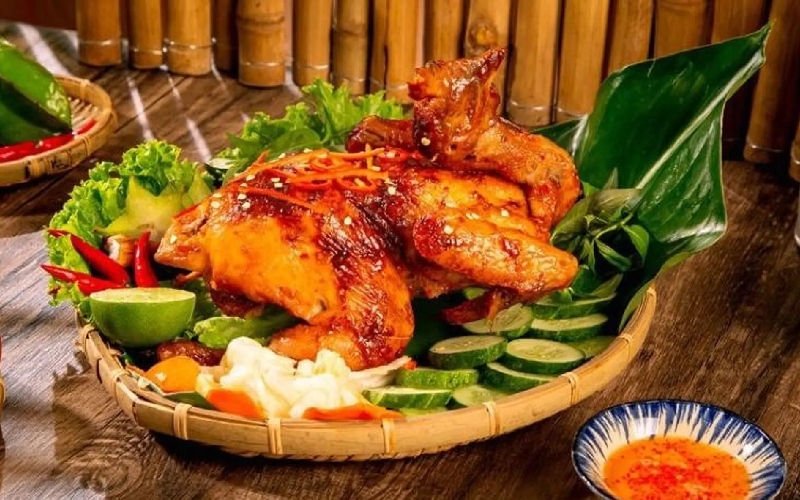 Top 10 delicious grilled chicken and bamboo rice restaurants in Saigon 4