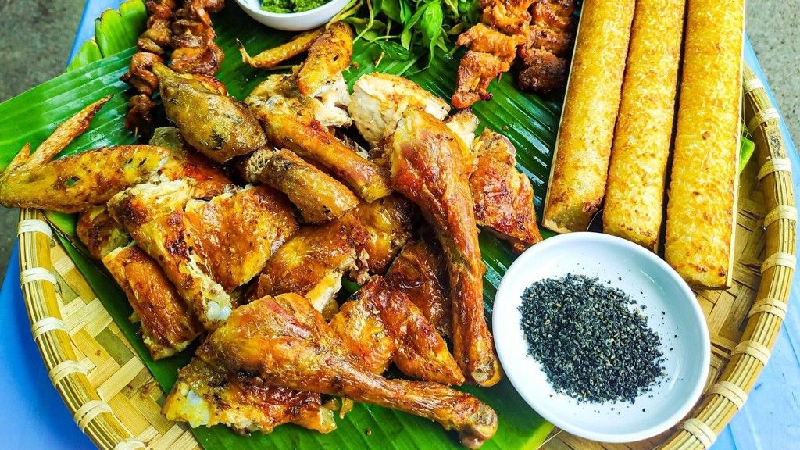 Top 10 delicious grilled chicken and lam rice restaurants in Saigon 8