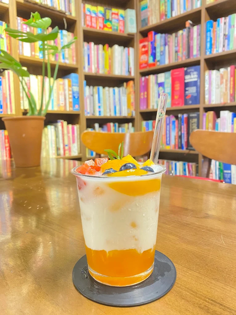 Giang Cafe: Find a classic but no less trendy space 8