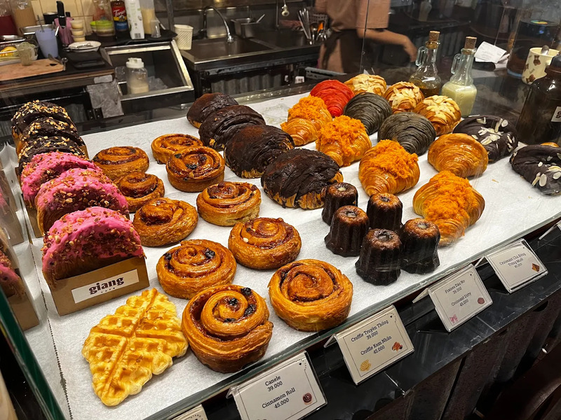 Giang Cafe: Find a classic but no less trendy space 9