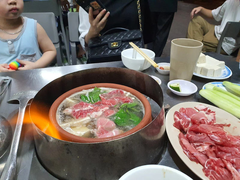 Hanh No oxtail hot pot, Hanoi's famous culinary rendezvous in Ha Dong 9