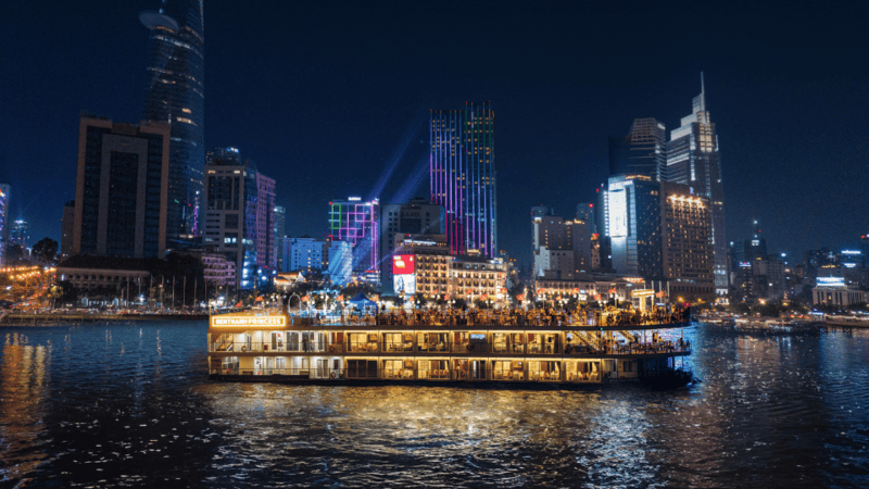 Experience at top 8 restaurants in District 4 with impressive culinary space 2