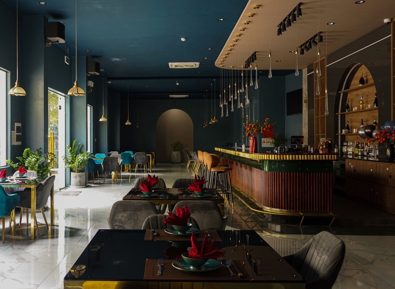 Experience at top 8 restaurants in District 4 with impressive culinary space 3