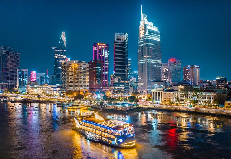 Experience at top 8 restaurants in District 4 with impressive culinary space 4