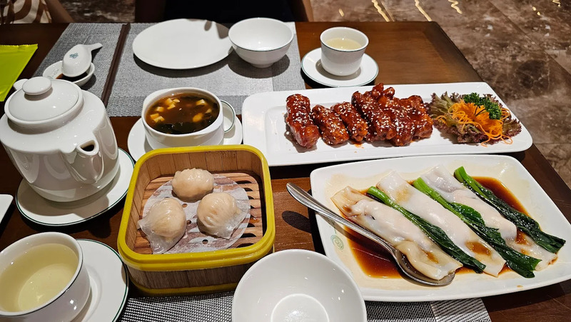 Experience at top 8 restaurants in District 4 with impressive culinary space 5