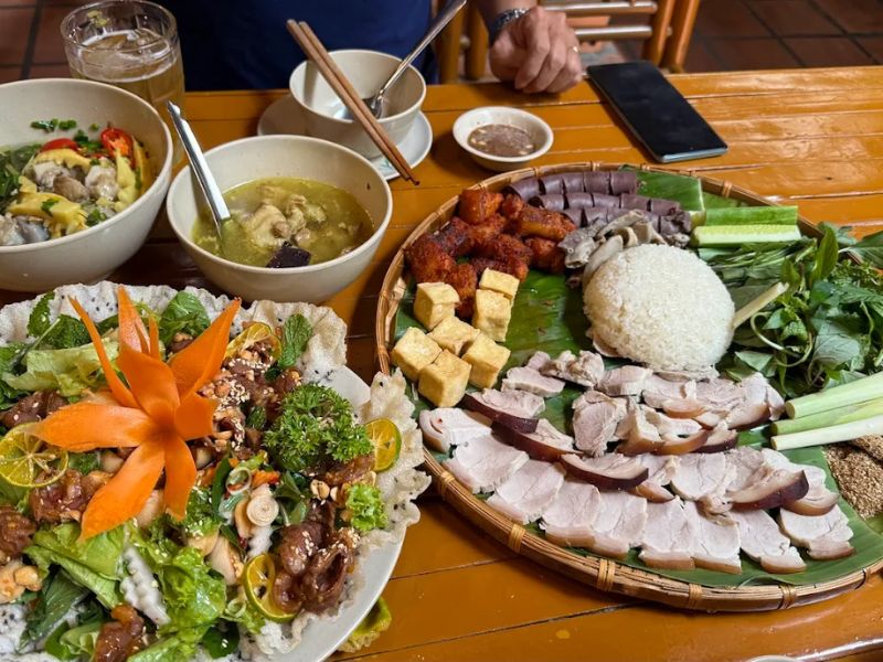Top 10 Tan Binh restaurants with delicious food and beautiful space 6
