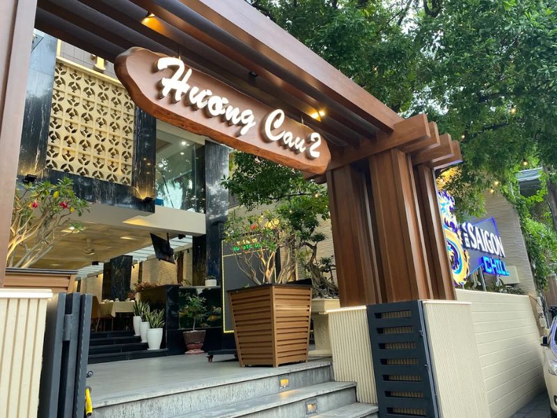 Top 10 Tan Binh restaurants with delicious food and beautiful space 8