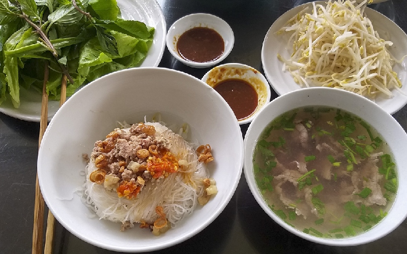 List of 10 delicious Gia Lai dry pho restaurants in Saigon 2