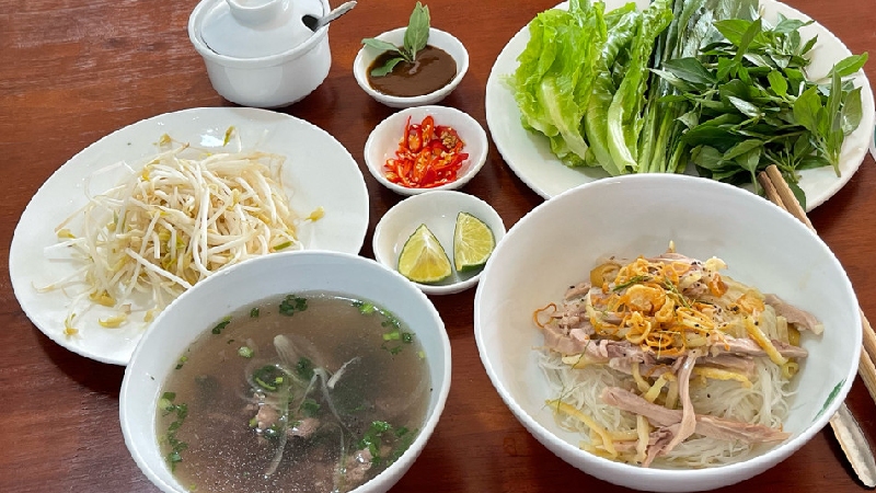 List of 10 delicious Gia Lai dry pho restaurants in Saigon 10