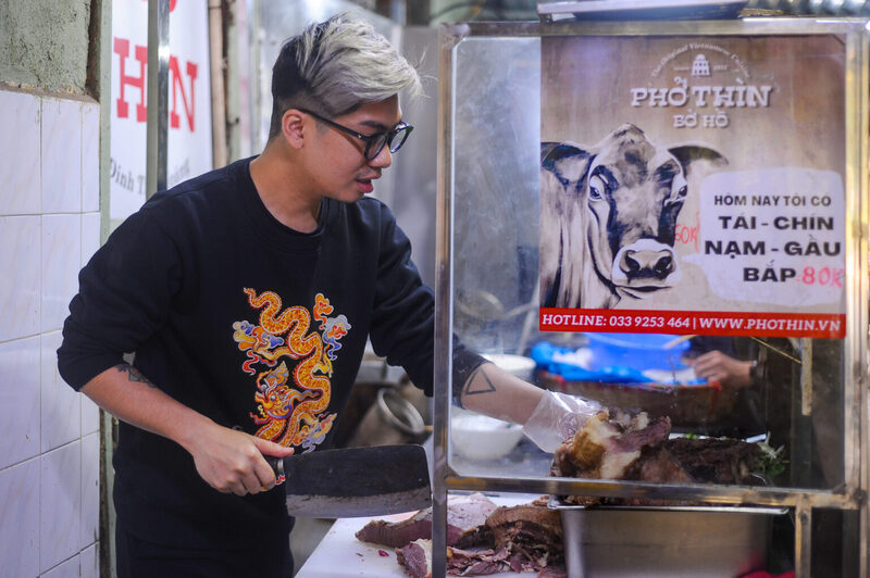 Pho Thin Lo Duc and Pho Thin Bo Ho, attractive names in the capital's pho village 8