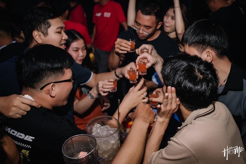 Top 8 famous Saigon pubs, the busiest paradise at night 6