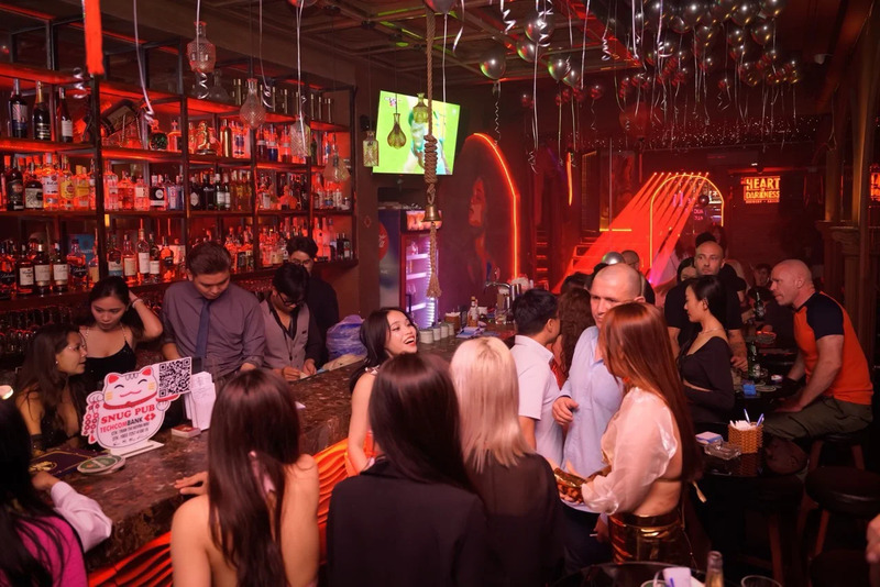 Top 8 famous Saigon pubs, the busiest paradise at night 2