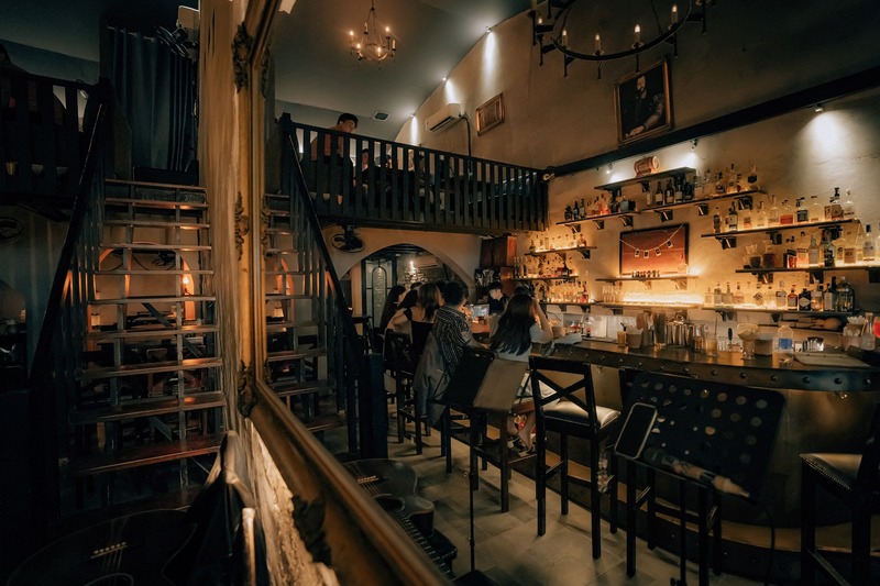 Top 8 famous Saigon pubs, the busiest paradise at night 8